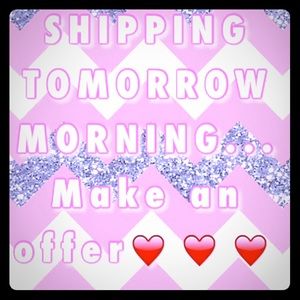 I’m moving! 📦 Help me clear this closet out 🤞🏼